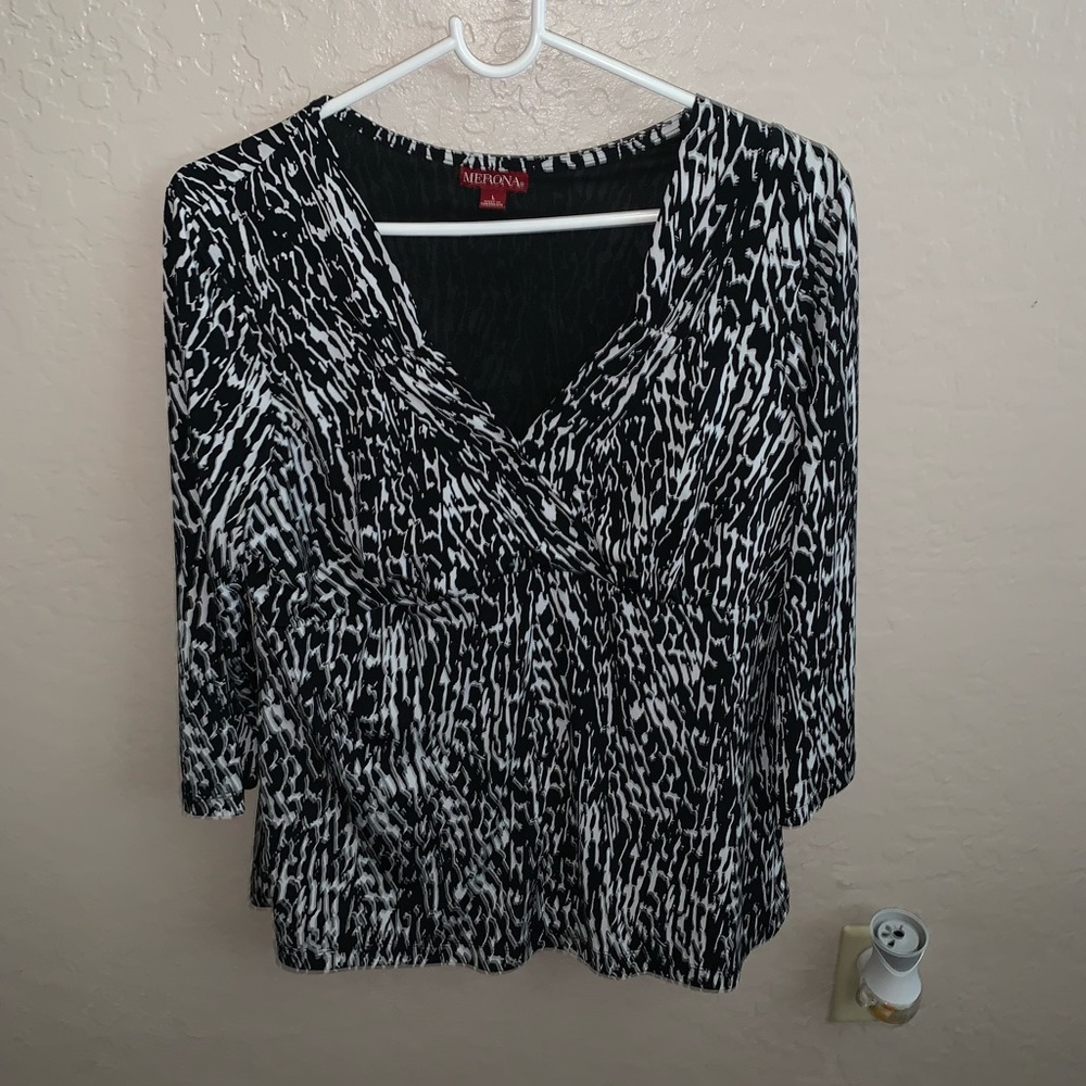 Black and white patterned half sleeve top